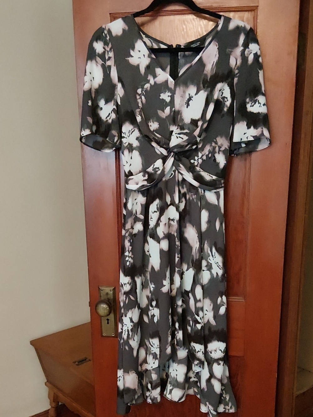 Vera Wang Gray Floral Tie-Front Midi Dress